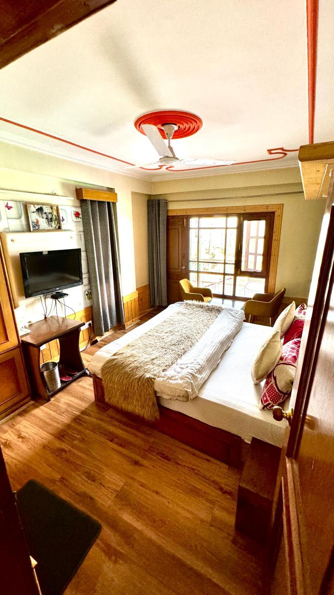 Hotel Apple Regency Shimla Bagian luar foto