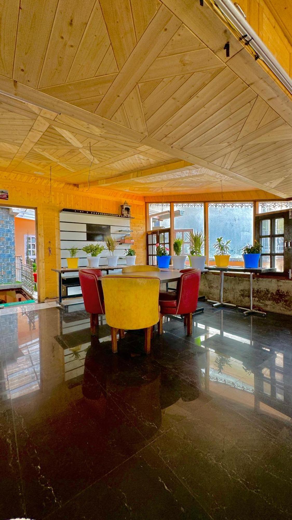 Hotel Apple Regency Shimla Bagian luar foto