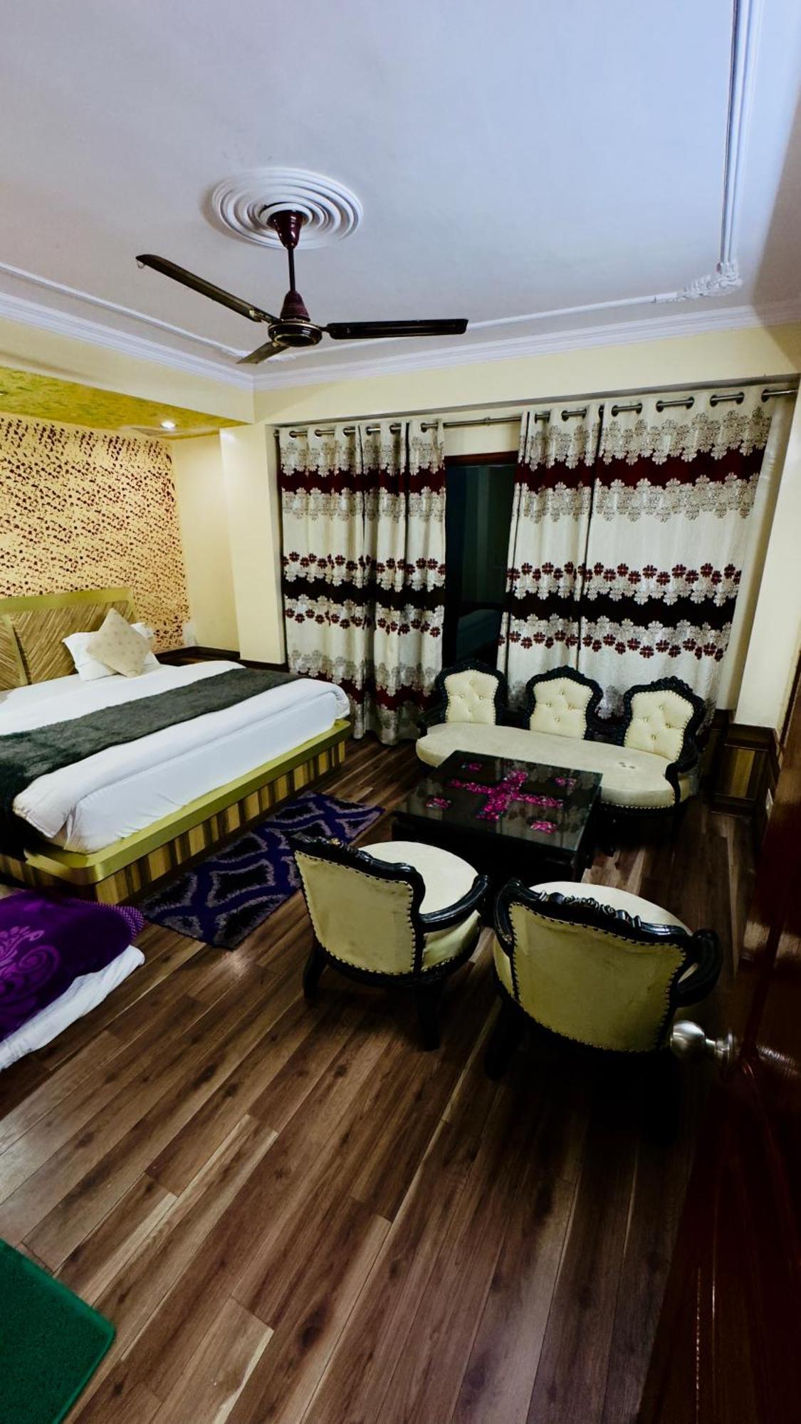 Hotel Apple Regency Shimla Bagian luar foto