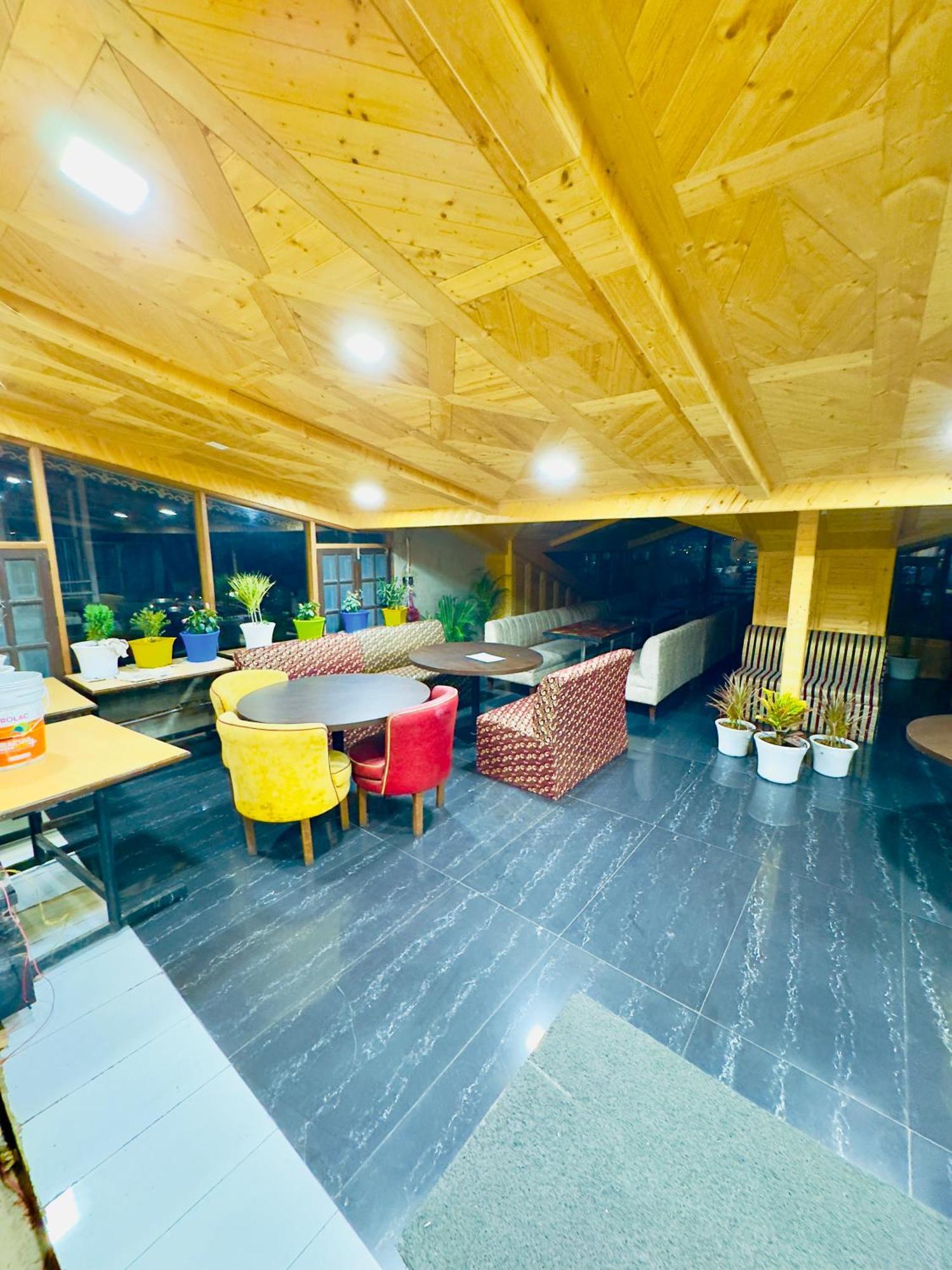Hotel Apple Regency Shimla Bagian luar foto