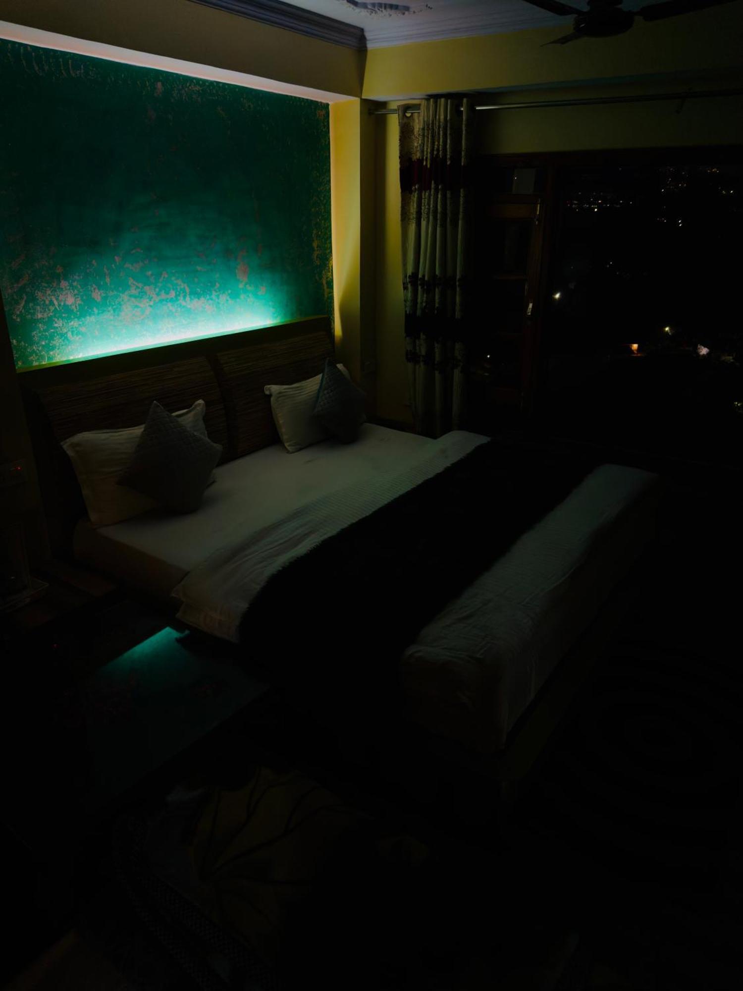 Hotel Apple Regency Shimla Bagian luar foto