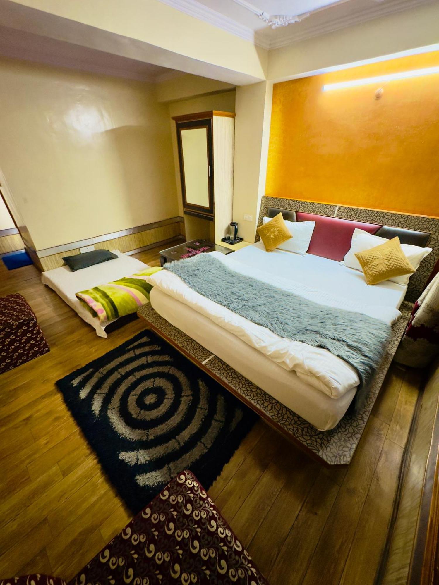 Hotel Apple Regency Shimla Bagian luar foto