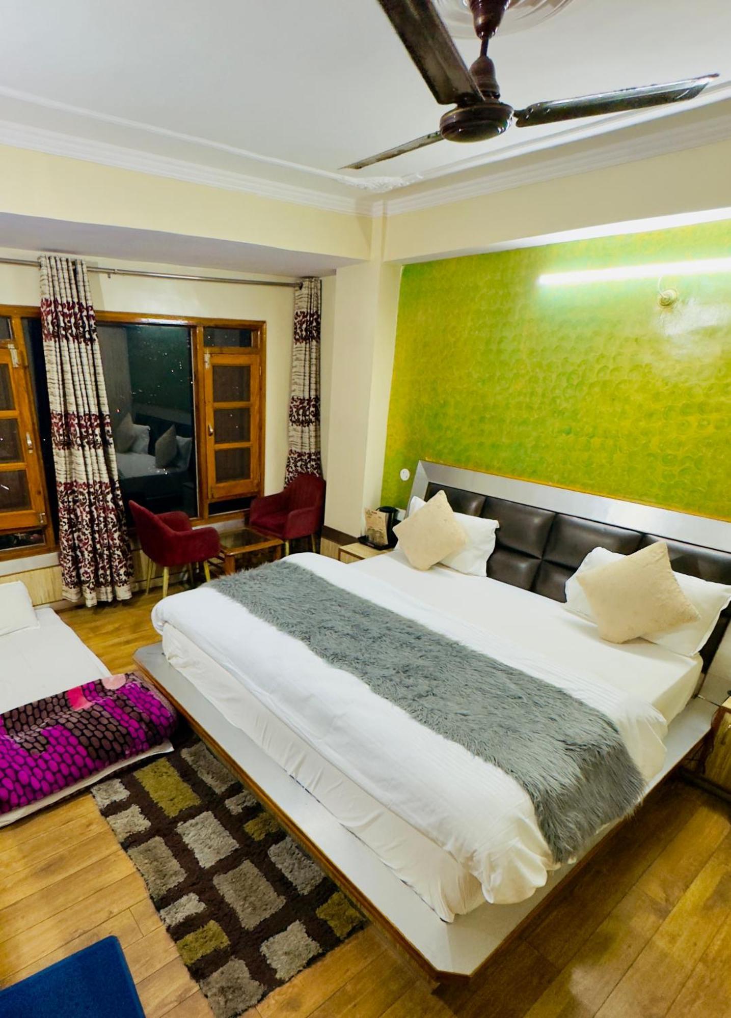 Hotel Apple Regency Shimla Bagian luar foto